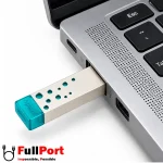فلش مموری Apacer AH11J متصل به درگاه USB لپتاپ